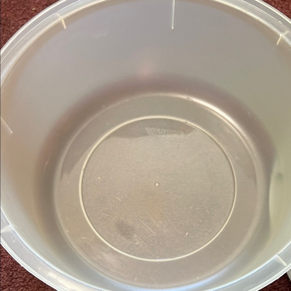 Translucent Cake Carrier - Picture 5 of 7